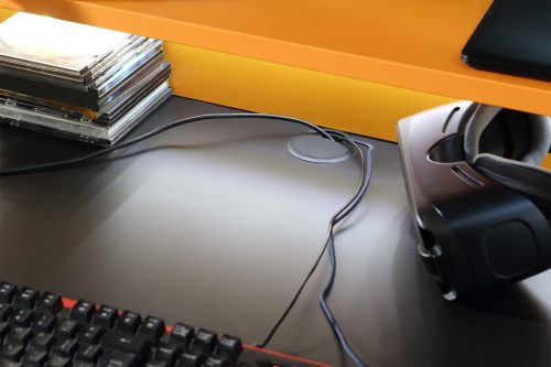 biurko gamingowe duże prowadzenie kabli tzrb212